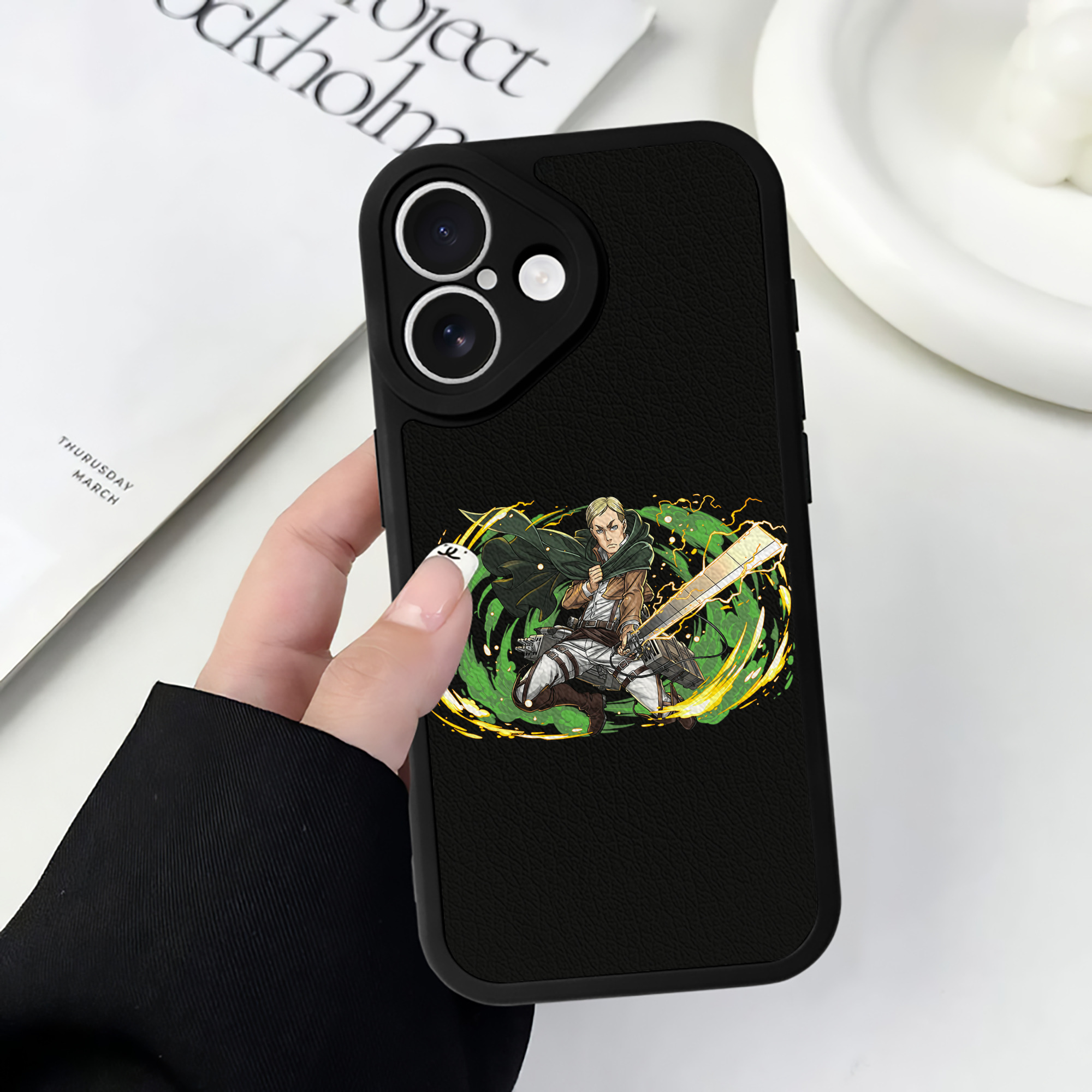 （画像用） 進撃の巨人 エルヴィン・スミス Attack on Titan Erwin Smith 【iPhone 16シリーズ対応】シリコンスマホケース（レザー調） 材質：シリコン